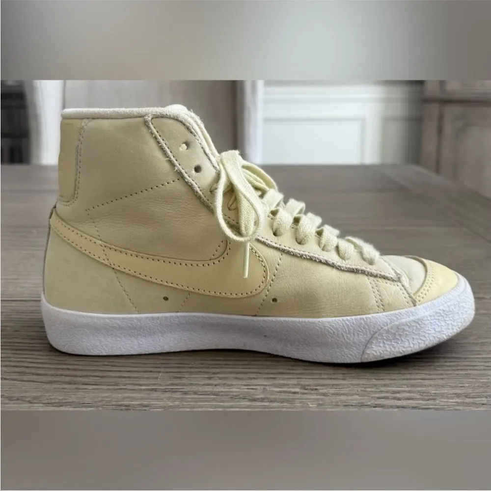 Nike women's Mid 77 high top shoe size 6.5